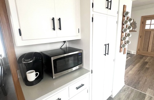 Cudahy House | UPGRADED 4BR Home in Milwaukee - Near airport and downtown
