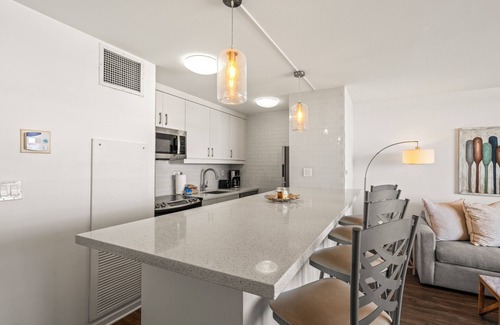 Kihei Condo | Upgraded Corner Unit with Amazing Pool and Ocean Views! - Sugar Beach #421