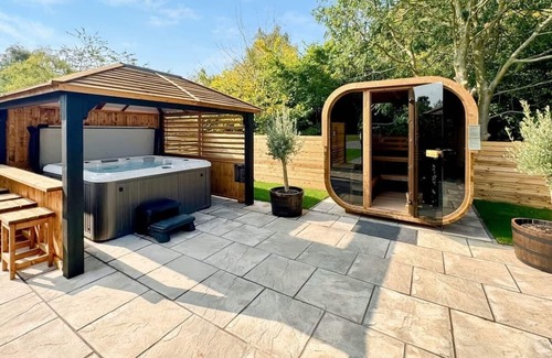 Raywell Ski Chalet | Upgraded for 2025 – Now with Air Hockey/Pool/Table Tennis Combo and Dartboard.