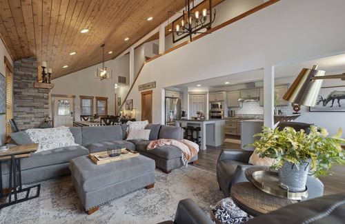Ronald House | Upgraded Free Nights @ Ultimate 6BD/6BA Compound