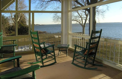 Oxford Hotel | Upgraded King at Boutique Hotel, Private Beach, Walk to Restaurants & Shops