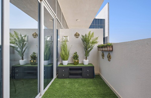 Jebel Ali Apartment | Upmarket Apartment with a Pool, Gym & Private Balcony