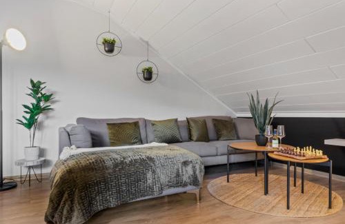 Neustadt-Gimmeldingen Apartment | UPPER ROOM: Apartment mit exklusiver Ausstattung-Ausblick auf Weinberge&Mandelblütenpfad