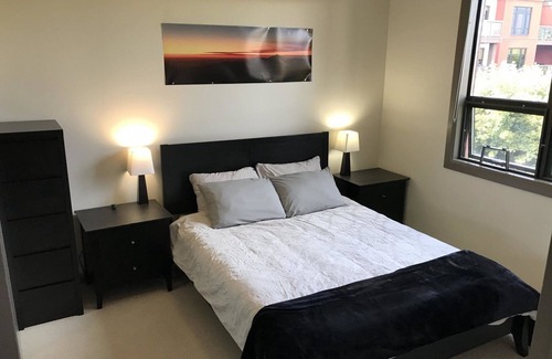South Pandosy Apartment | Upper Floor w/ Courtyard View #550