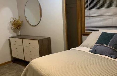 Manitowoc House | Upper Lake Boulevard Retreat