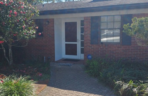 Hyde Park House | Upper Unit With Large Private Back Yard, Patio, Kayaks, Fire Pit, Grill & Nature