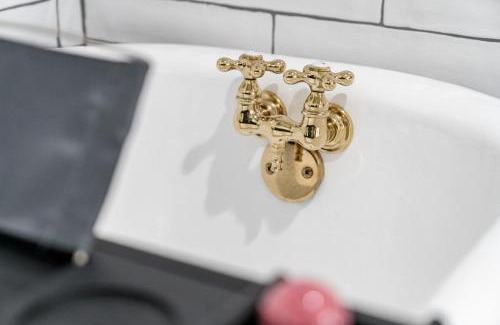 Daniels Hill Apartment | Uprising A pet friendly couples retreat