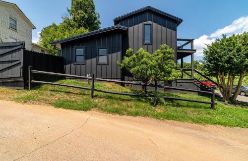 Daniels Hill Apartment | Uprising A pet friendly couples retreat