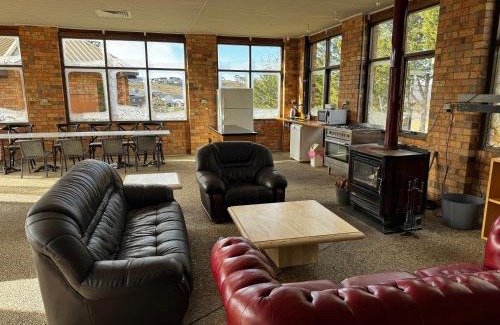 Jindabyne Ski Chalet | Upsandowns - Private pool, Spa, and Sauna