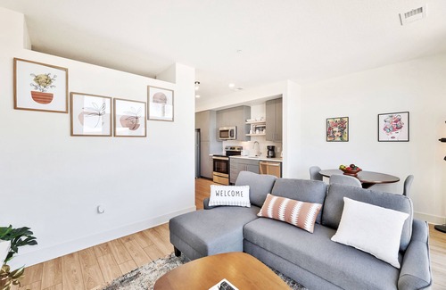 Wichita Apartment | Upscale 1BR APT with Pool & Gym