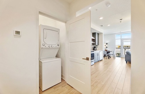 Wichita Apartment | Upscale 1BR APT with Pool & Gym