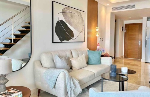 Barrio La Fortaleza Vieja Apartment | Upscale 2 Bdrm 2 Bath Penthouse with Spectacular Bay View, King Beds, Pool, Gym...