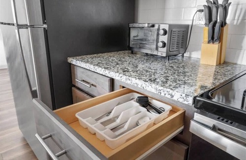 Charlotte Apartment | Upscale 2BR King Suite Mins to Uptown Charlotte