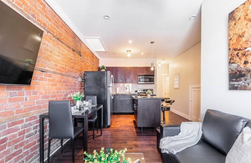 Central Hamilton Apartment | Upscale 2BR with King Bed - Boutique Apartment - PRIME Location!