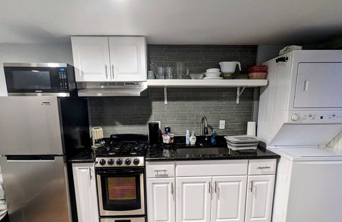 Oxford Apartment | Upscale 2nd Floor Studio in Downtown Oxford