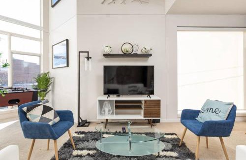 Downtown Indianapolis House | Upscale 3BR Penthouse by CozySuites