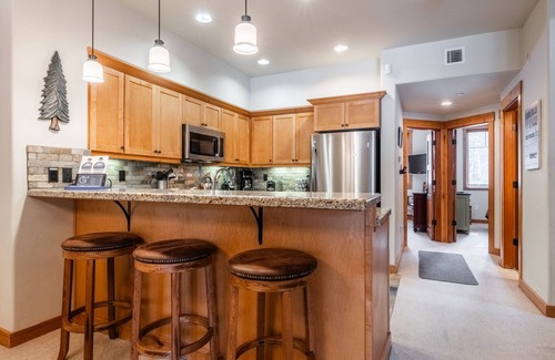 Woodwinds House | Upscale 4 Bed, 3 Bath at the Woodwinds with Mountain Views, Private Hot Tub, and Garage sleeps 10