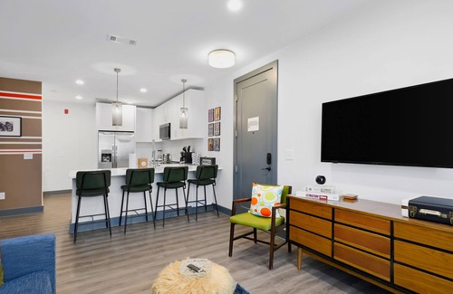 Rolling Mill Hill Condo | Upscale 4th-floor condo near top attractions with fast WiFi & rooftop lounge