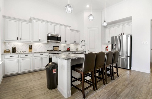 Katy House | Upscale 5BR Katy Home, Sleeps 10 w/Space & Style!
