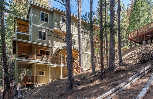 Yosemite West House | Upscale Air-Conditioned Yosemite West Vacation Home Inside Park Gates