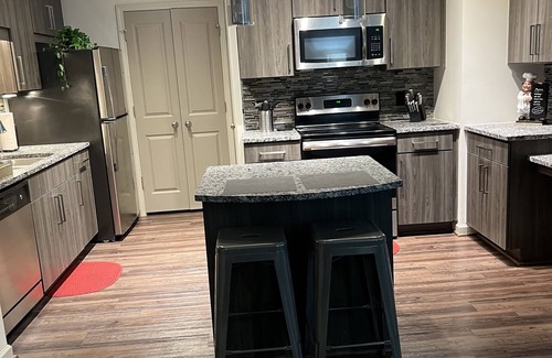 Duluth Apartment | Upscale Apartment w/Pool, Near Restaurants, Hospital, Malls, Interstate & Arena