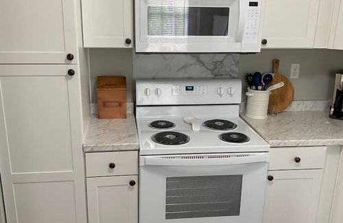 Laurens Apartment | Upscale Duplex | Fast WiFi | Great Location