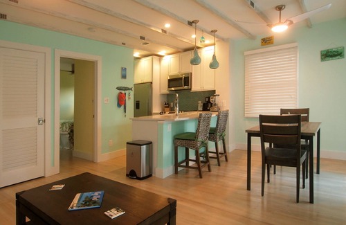Truman Annex Condo | Upscale end unit home @ Truman Annex close to Duval St