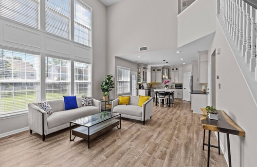 Provincetowne House | Upscale Family Home in Prime Reavencrest Location