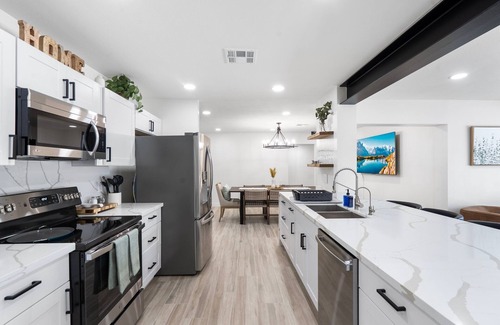 Litchfield Park House | Upscale Family Gem ~ Scenic Pool ~ Game Room ~ Pkg