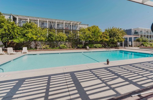 Foster City Apartment | Upscale Foster City 2BR w/Pool, near Parks & Schools, by Blueground