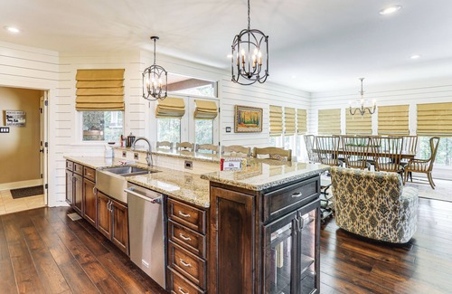Greers Ferry House | Upscale Gem w/2 Boat Slips on Greers Ferry Lake