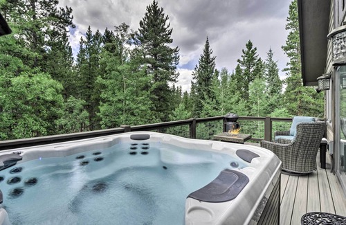 Breckenridge Heights House | Upscale Home w/Hot Tub: 3 Mi to Breck Ski Resort!