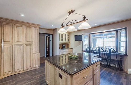 Ranshaw House | Upscale Home with Heated Inground Pool 15 mins to Knoebels