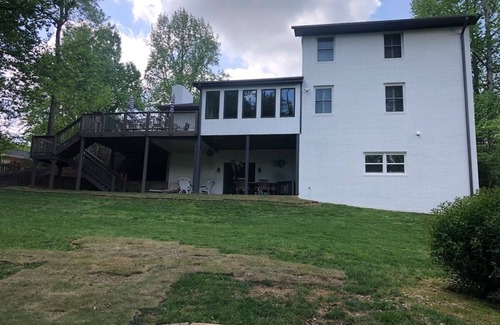 Gainesville Villa | Upscale Home with Level Walk To Bay, Stunning Views and Drought-Proof Deep Water