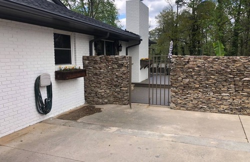 Gainesville Villa | Upscale Home with Level Walk To Bay, Stunning Views and Drought-Proof Deep Water