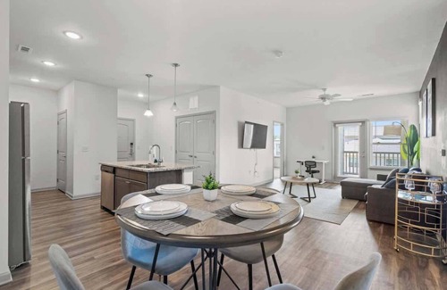 Charlotte Apartment | Upscale King 2BR Suite Mins Uptown Charlotte!