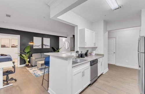 Southwest Raleigh Apartment | Upscale King 2BR Suite Mins to Downtown Raleigh!