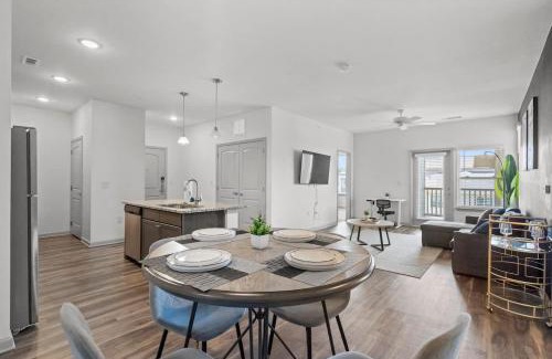 Charlotte Apartment | Upscale King 2BR Suite Mins Uptown Charlotte