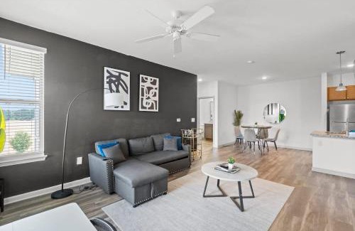 Charlotte Apartment | Upscale King 2BR Suite Mins Uptown Charlotte