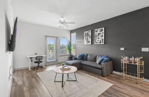 Charlotte Apartment | Upscale King 2BR Suite Mins Uptown Charlotte