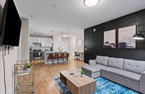 Charlotte Apartment | Upscale King 3BR Suite Mins to Uptown Charlotte!