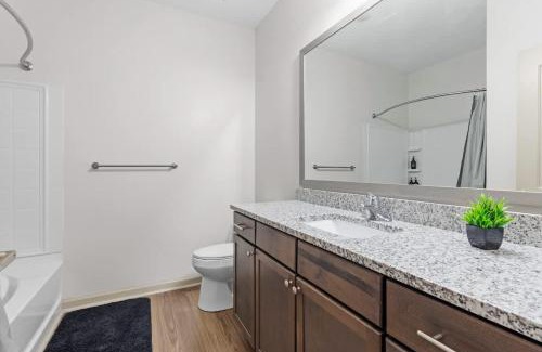 Charlotte Apartment | Upscale King 3BR Suite to Uptown Charlotte