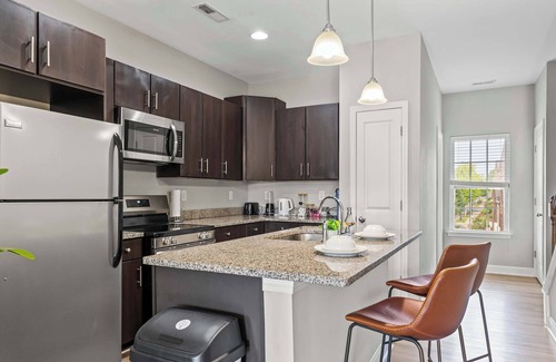 Pineville House | Upscale King 3BR Townhouse in Pineville!