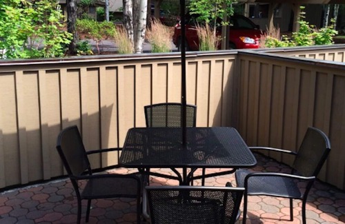 Sunriver Condo | Upscale Lakefront Condo, Air Conditioning & Gas Fireplace