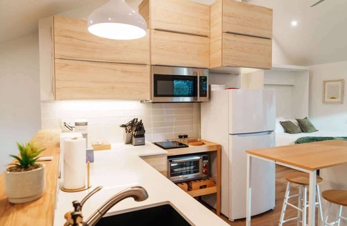 Kensington Apartment | Upscale Laneway Loft Near Downtown AC, WiFi