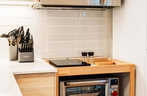 Kensington Apartment | Upscale Laneway Loft Near Downtown AC, WiFi