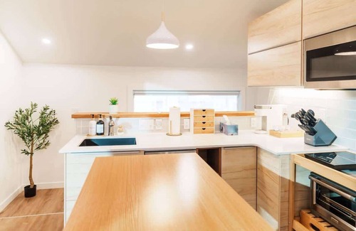 Kensington Apartment | Upscale Laneway Loft Near Downtown AC, WiFi