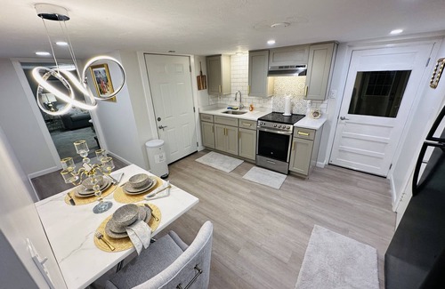 South Weymouth House | Upscale luxury, 20 min to Historic Bostons N.End 30 min to Cape Cod.