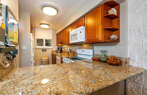 Maalaea Condo | Upscale Maui Oceanfront-Beachfront Condo, Lanai overlooking ocean with epic view