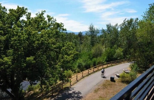 Westside Apartment | Upscale Modern Apt 201 in the heart of Missoula